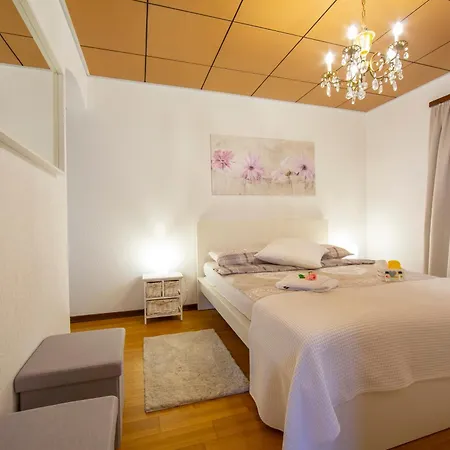 Chiara's - Happy Apartment Lugano