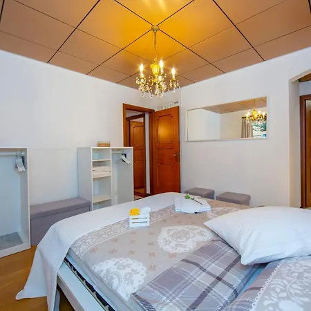 Chiara's - Happy * Lugano