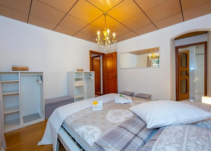 Chiara's - Happy * Lugano